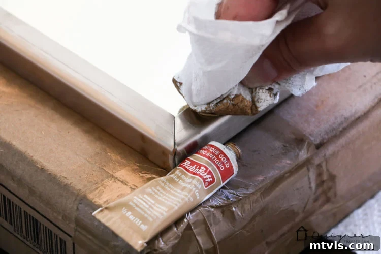 Instant Gold Finish Using Rub N Buff 5 Rub N Buff makes high-end finishes possible on a tiny budget. This DIY faux gold finish took me about 10 minutes!