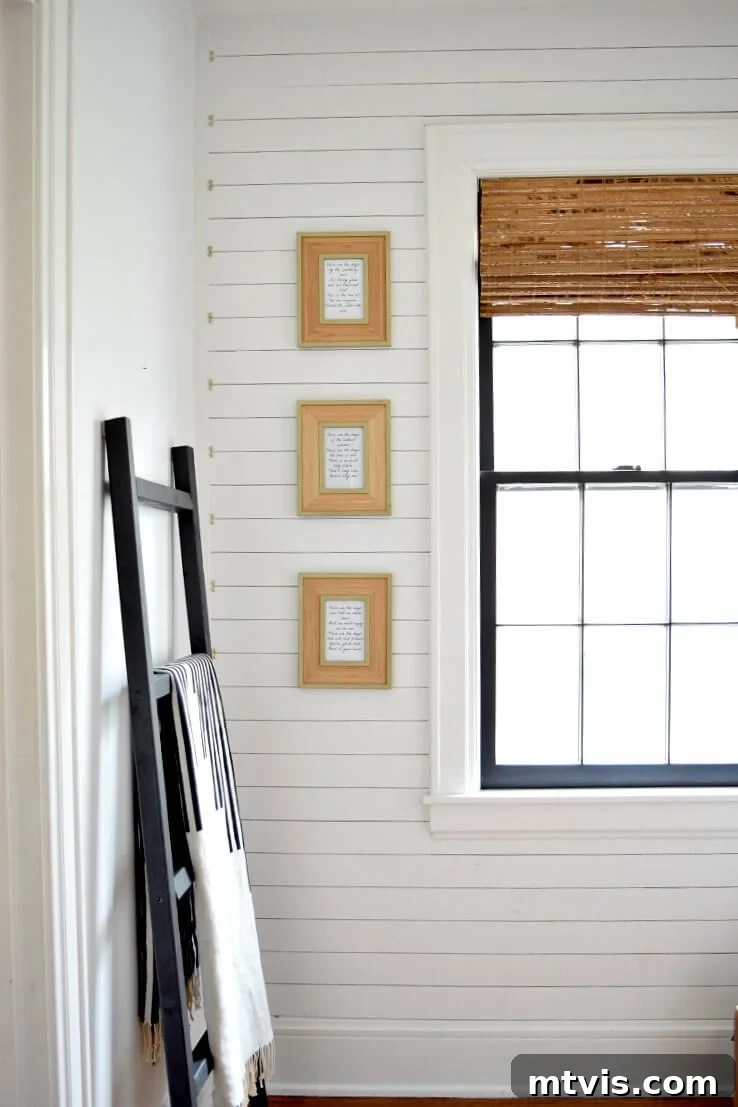 23 Genius and Stylish Hallway Decor Ideas 4 neutral hallway with blanket ladder