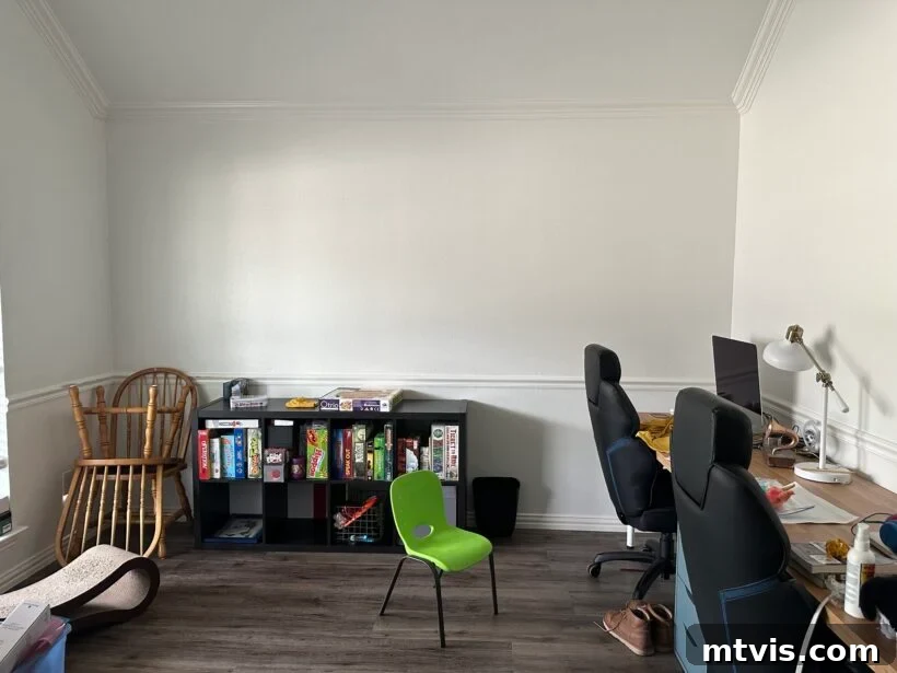 Designer in a Binder: Customer Success Stories 2 Before photo of Emily's uninspired home office