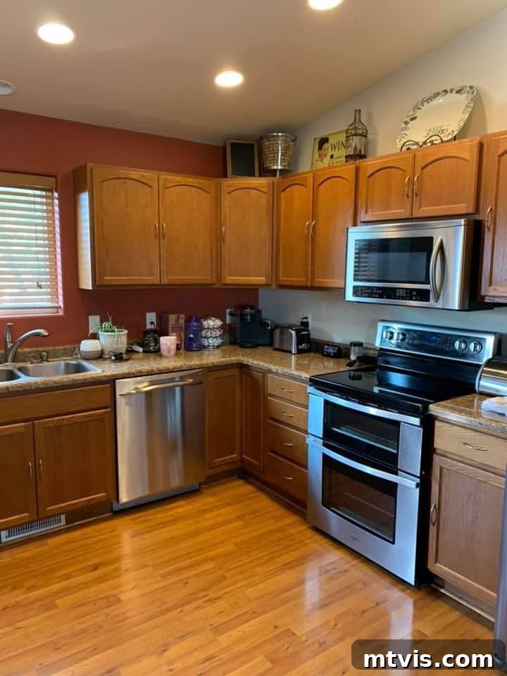 Designer in a Binder: Customer Success Stories 12 Before photo of Sabrina's kitchen