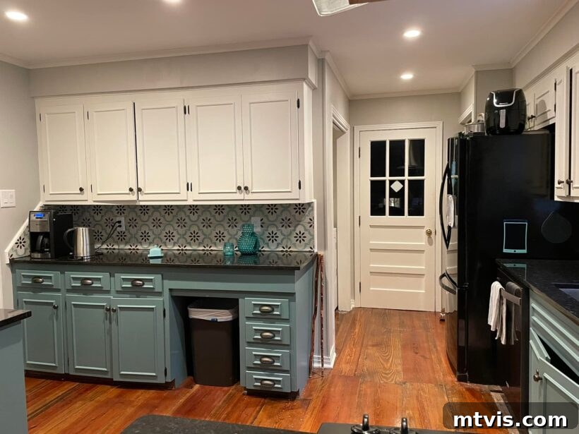 Designer in a Binder: Customer Success Stories 31 After photo of LeAnn's transformed kitchen with removed shelf and leveled countertop