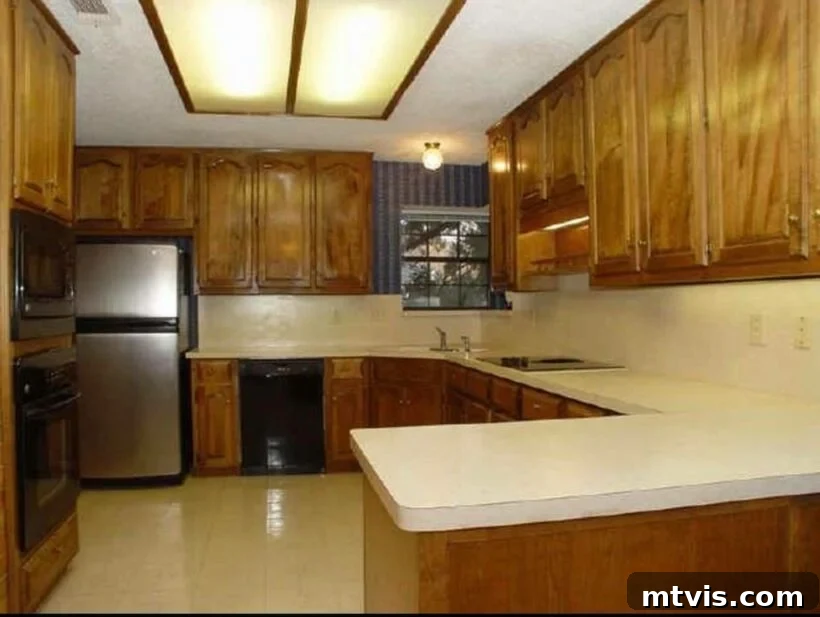 Designer in a Binder: Customer Success Stories 6 Before photo of Ebby's outdated kitchen