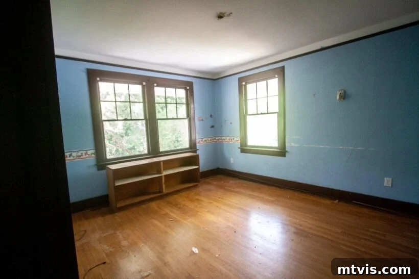 Designer in a Binder: Customer Success Stories 58 kids room before renovation
